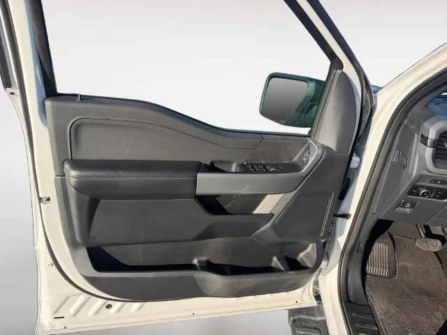 Used 2025  Ford XLT image 10