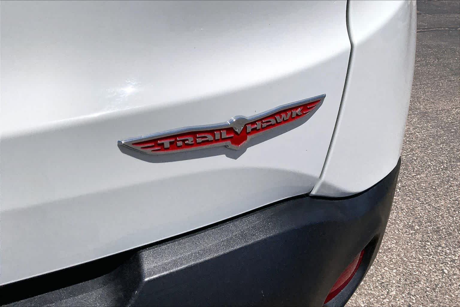 Used 2023 Alpine White Clearcoat Jeep Trailhawk image 10
