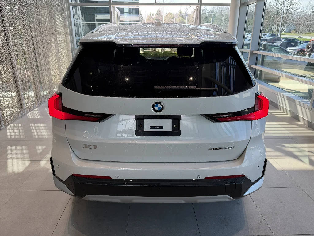 New 2026 Mineral White Metallic BMW xDrive28i image 5