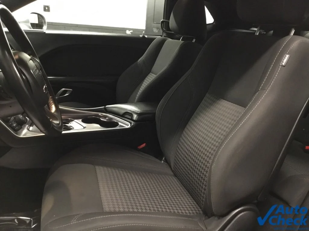 Used 2018 Silver Dodge SXT image 22