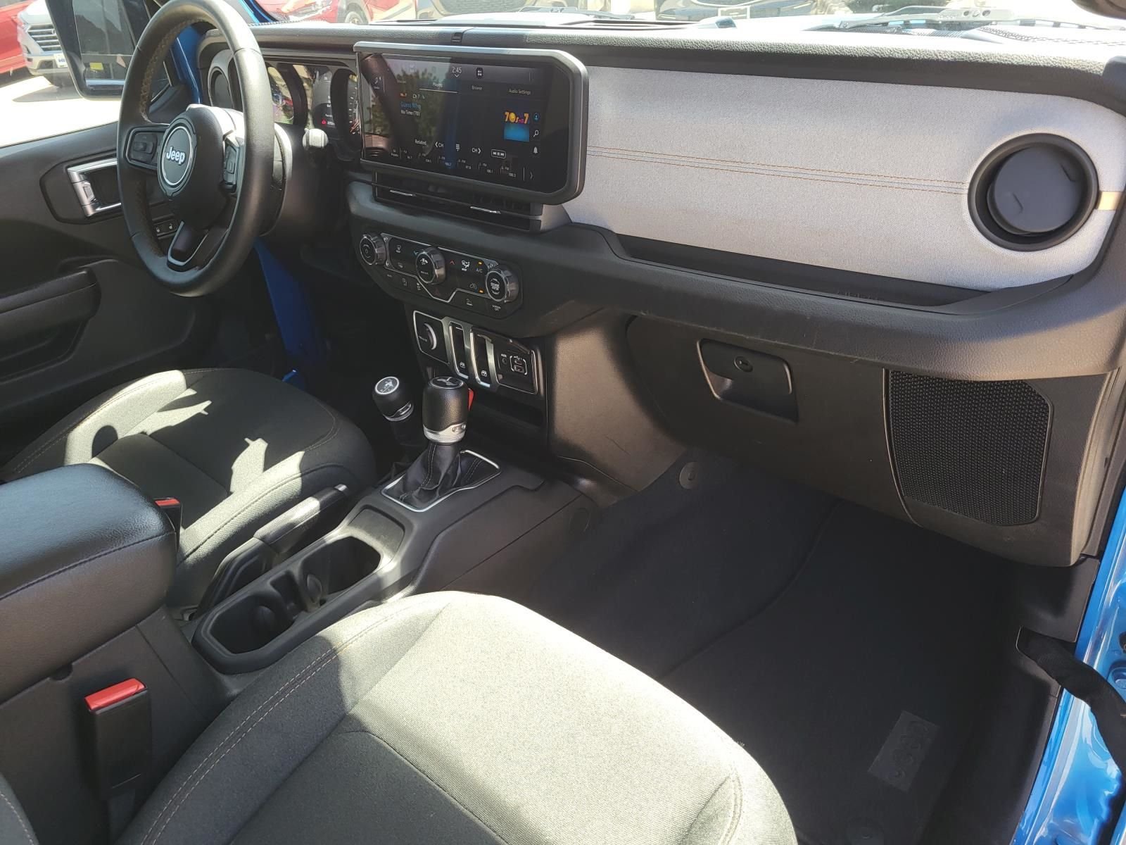 Used 2024 Hydro Blue Pearl Coat Jeep Sport S image 9