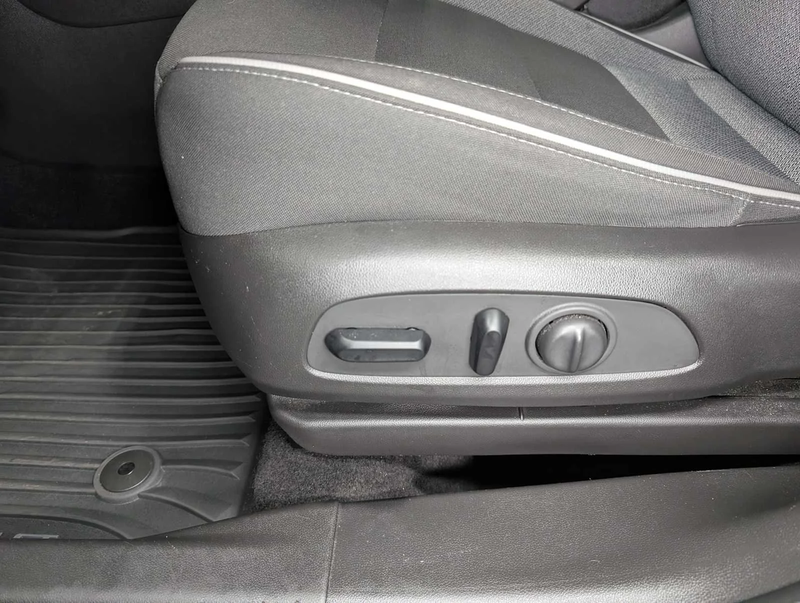 Used 2022 Summit White Chevrolet LT image 39