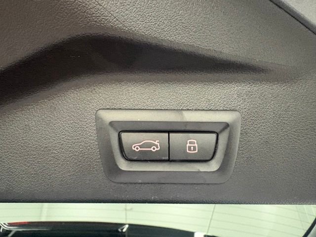 Used 2024 Gray BMW xDrive40i image 9
