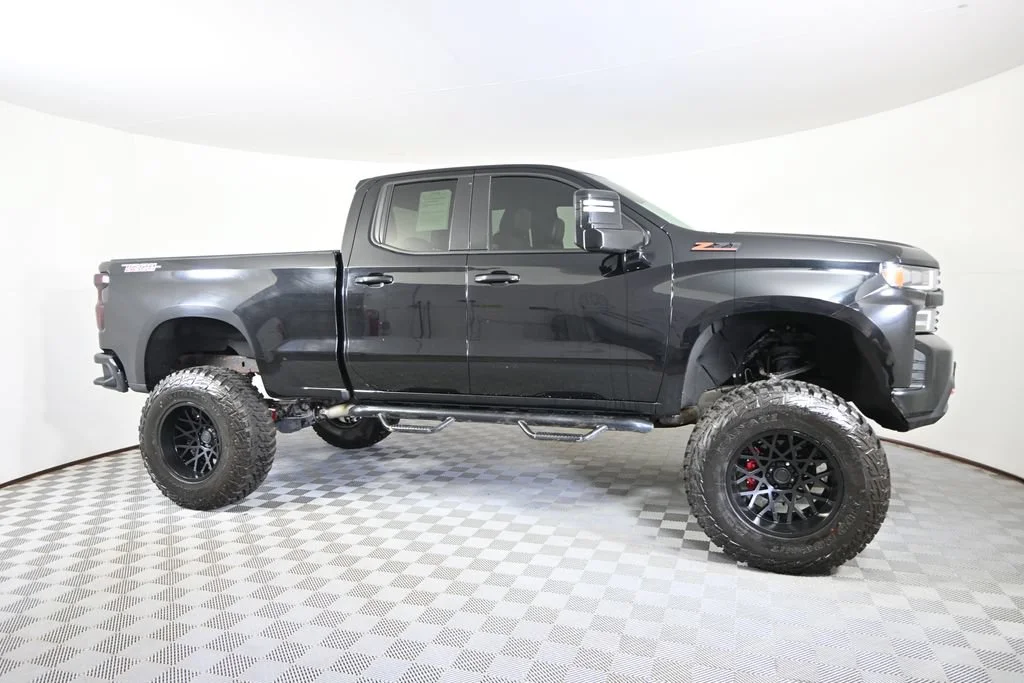 Used 2019 BLACK Chevrolet Custom Trail Boss image 9