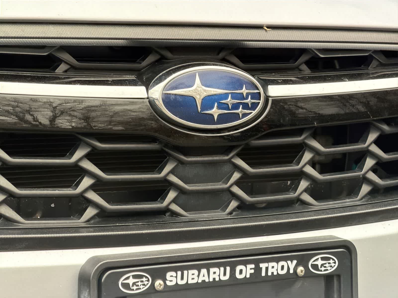 Used 2019 Ice Silver Metallic Subaru Limited image 12