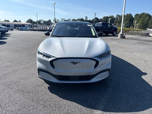 Used 2023 White Metallic Ford Premium image 9