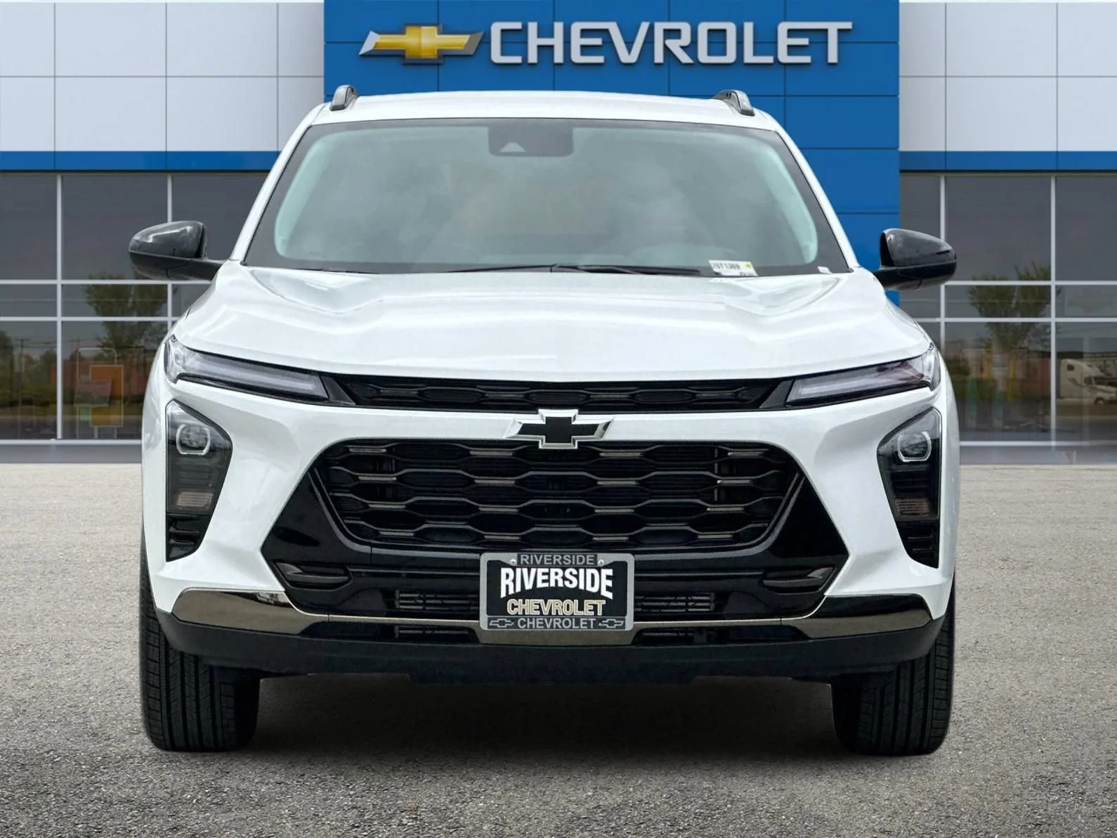 New 2026 Summit White Chevrolet ACTIV image 9