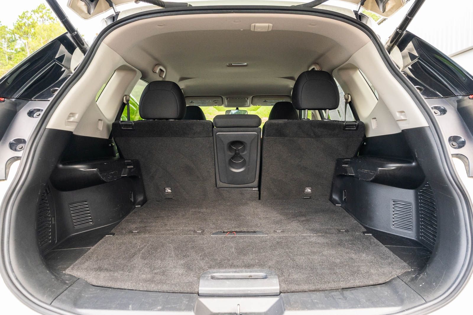 Used 2018 Glacier White Nissan SV image 15