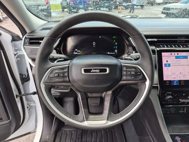 Used 2022 White Jeep 4xe image 11