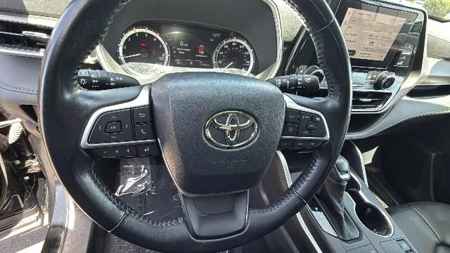 Used 2023 Black Toyota XLE image 18