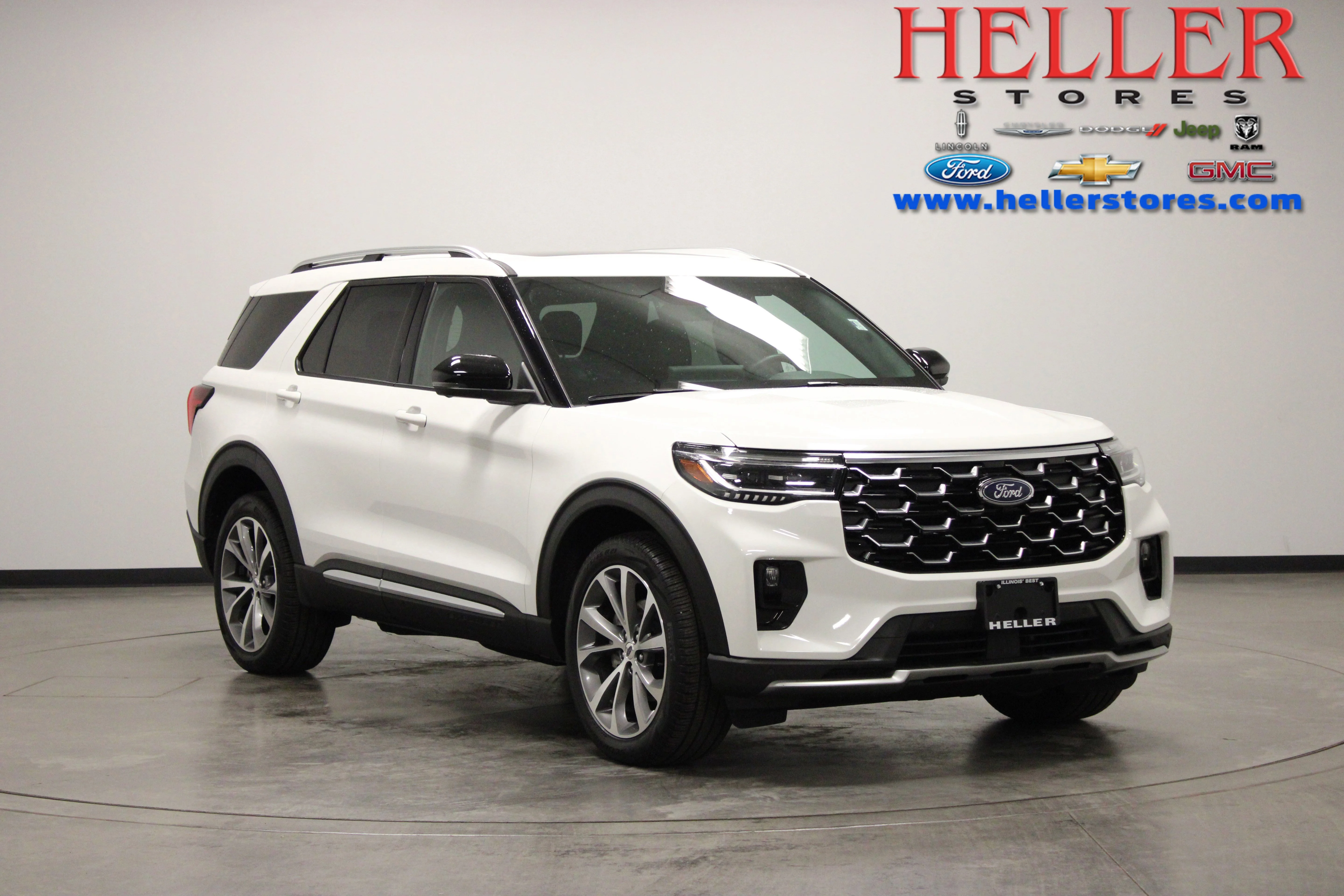 Used 2025 White Metallic Ford Platinum image 1