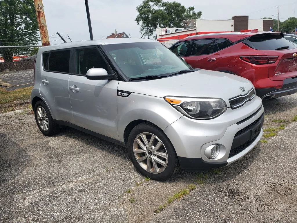 Used 2017 Silver Kia Plus image 2