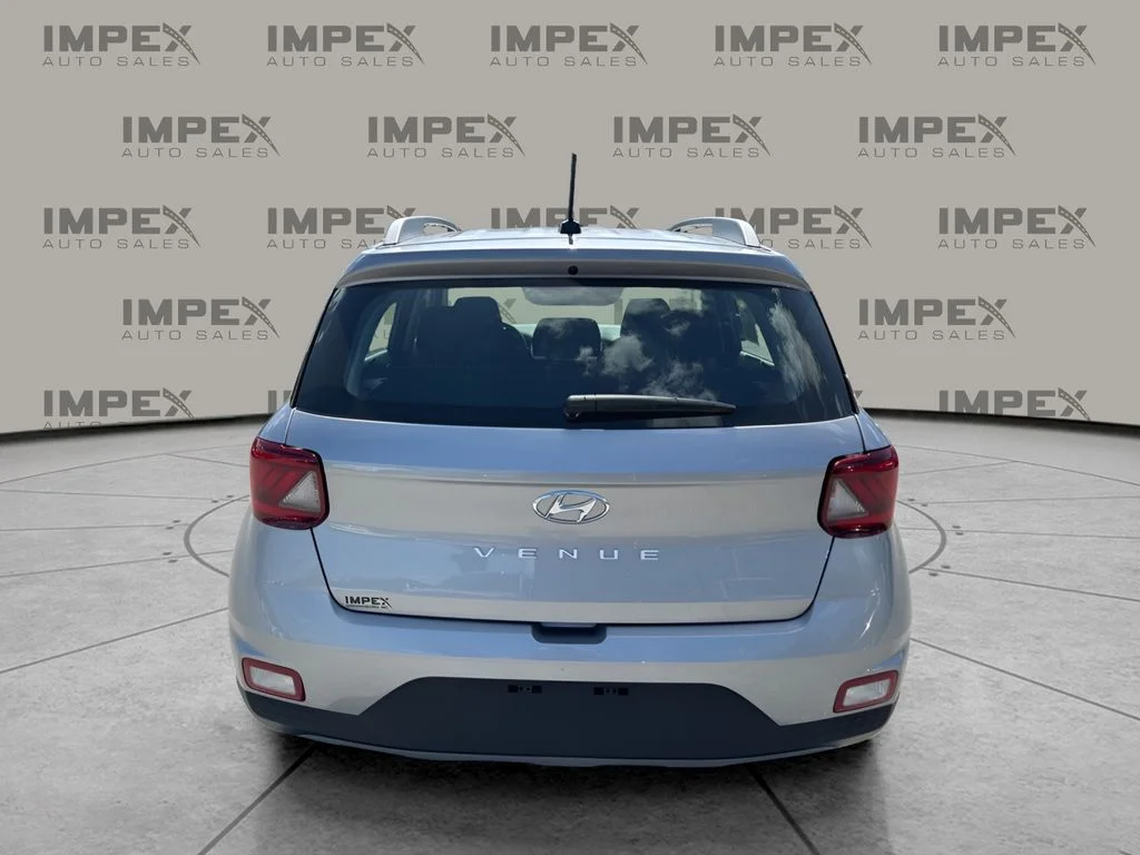 Used 2025 Silver Hyundai SEL image 4