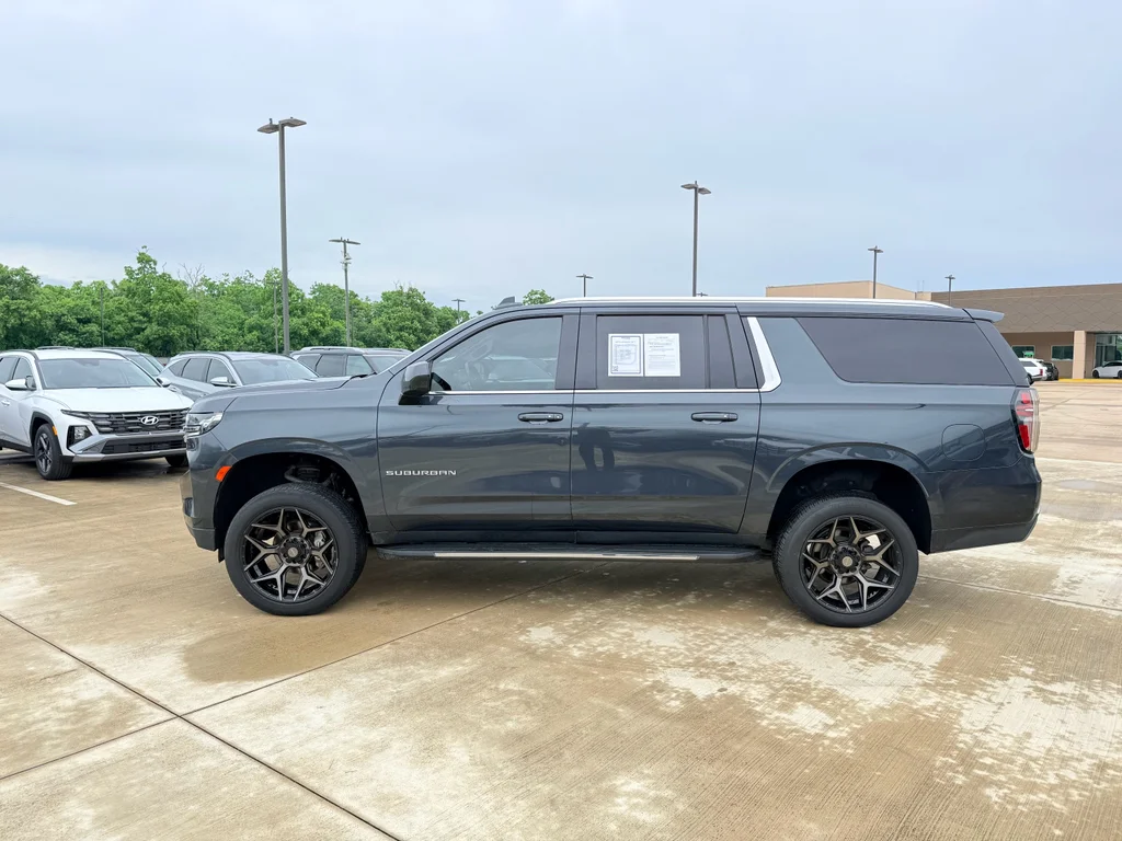 Used 2022 Evergreen Gray Metallic Chevrolet LT image 9