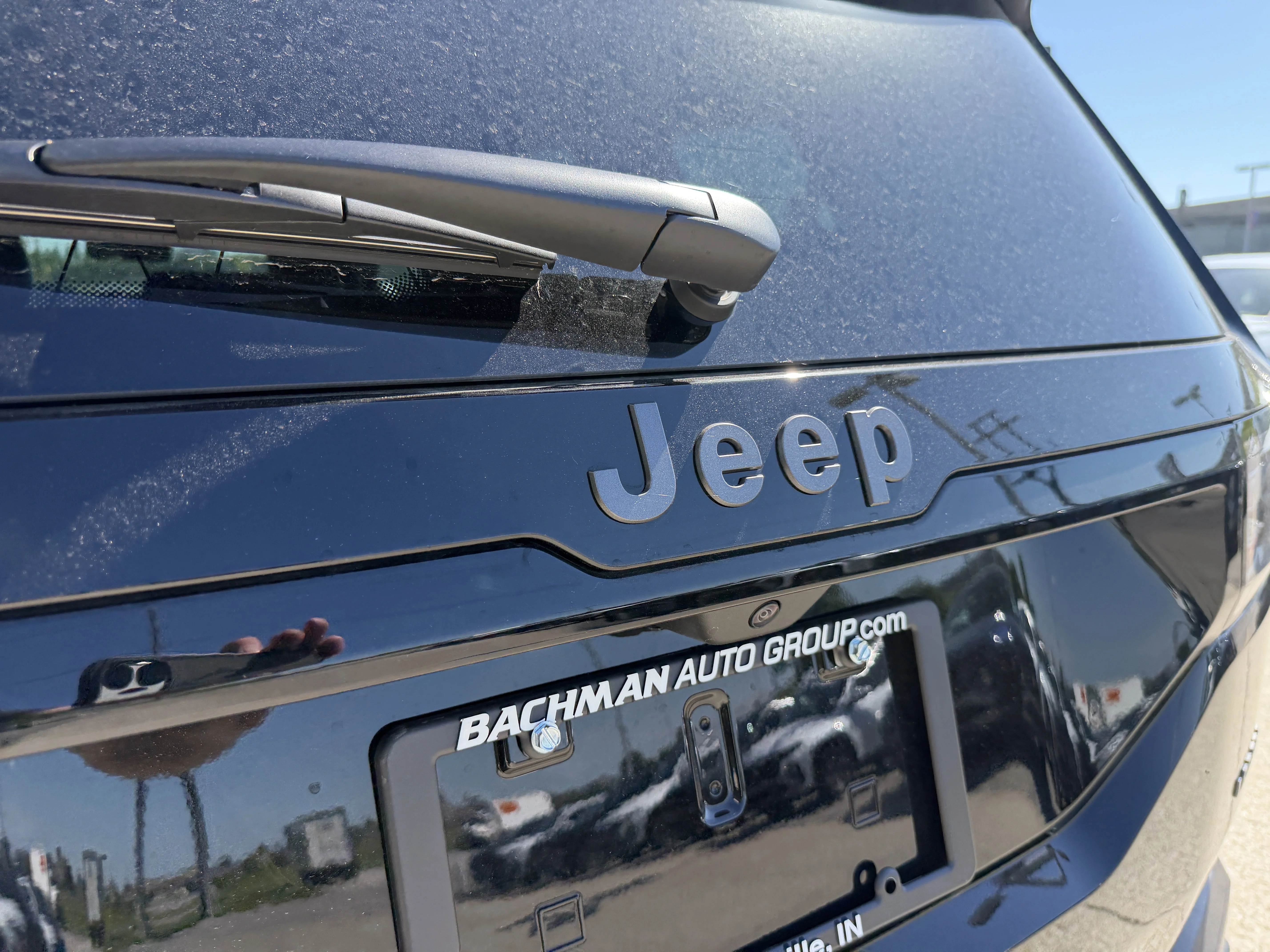 New 2026 Diamond Black Crystal Pearlcoat Jeep Laredo image 8
