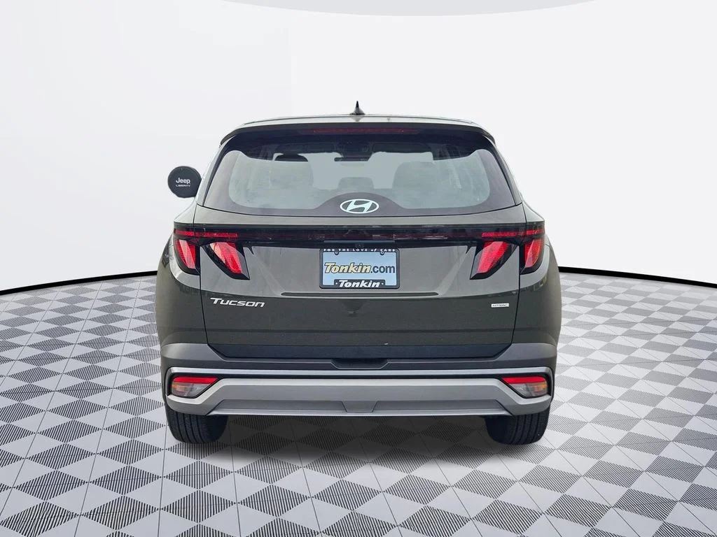 Used 2025 Rockwood Green Hyundai SE image 5