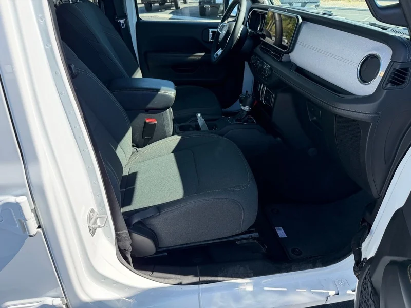 2025 Jeep Wrangler 4-Door Sahara - Photo 17