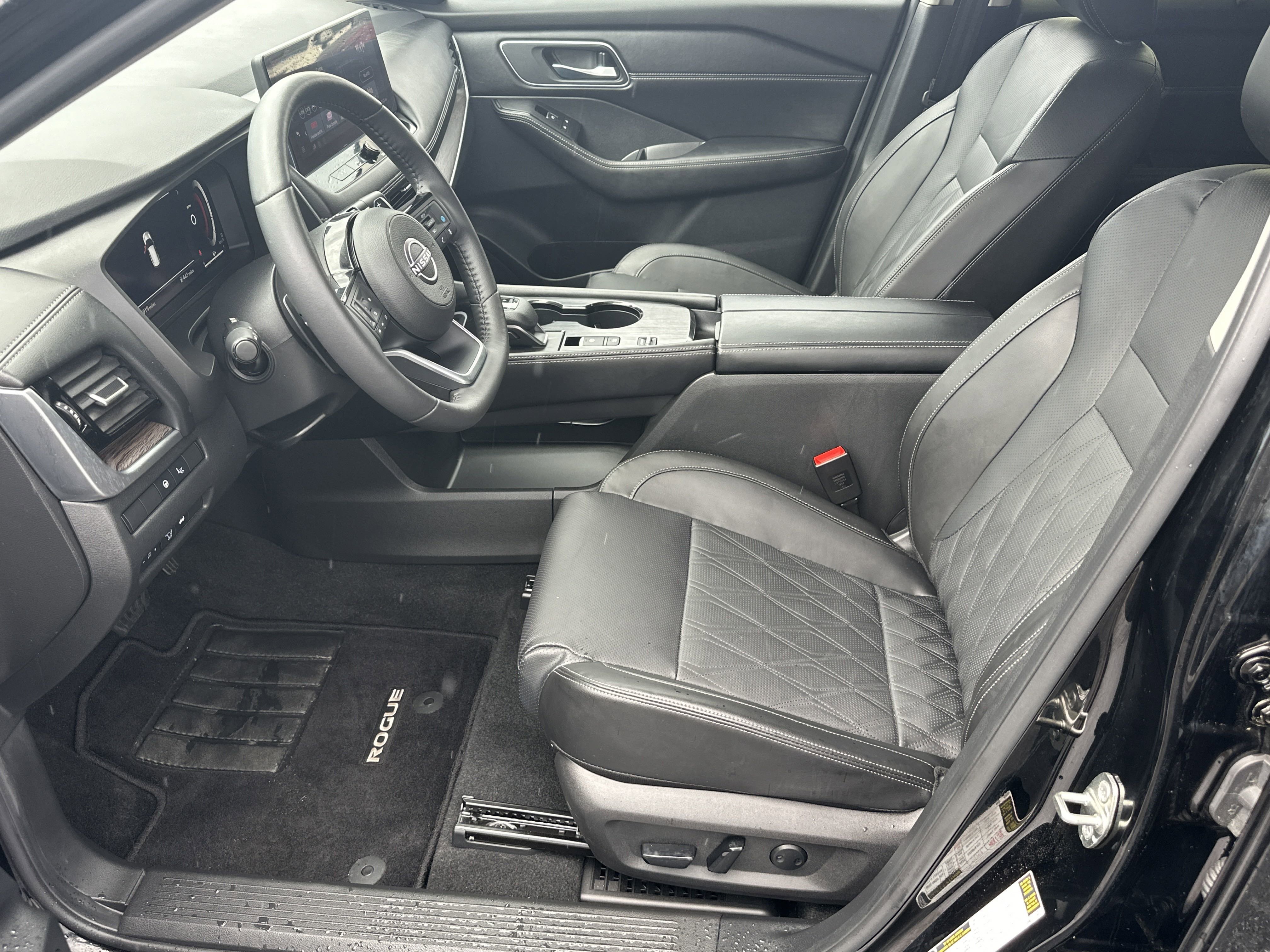 Used 2024 Super Black Nissan Platinum image 10