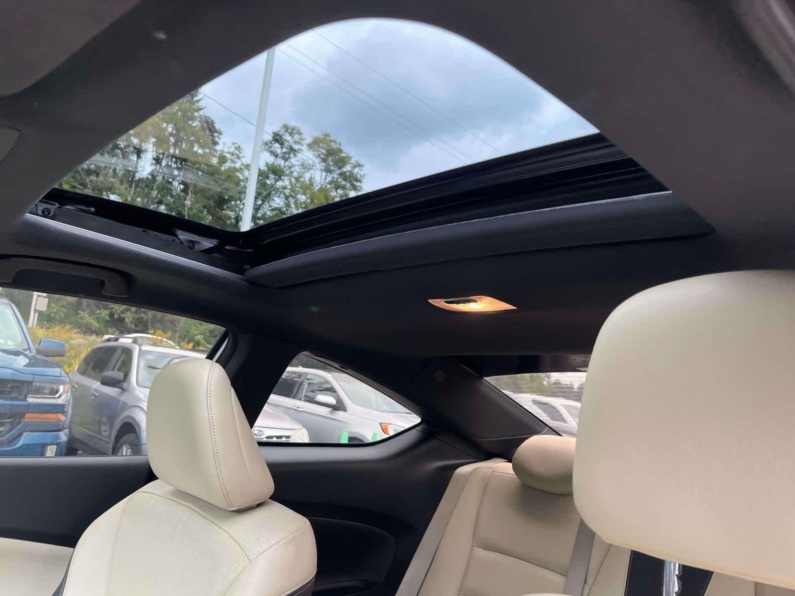 Used 2017  Honda EX-L image 6