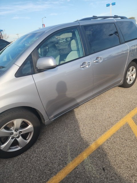 Used 2011 Silver Toyota LE image 7