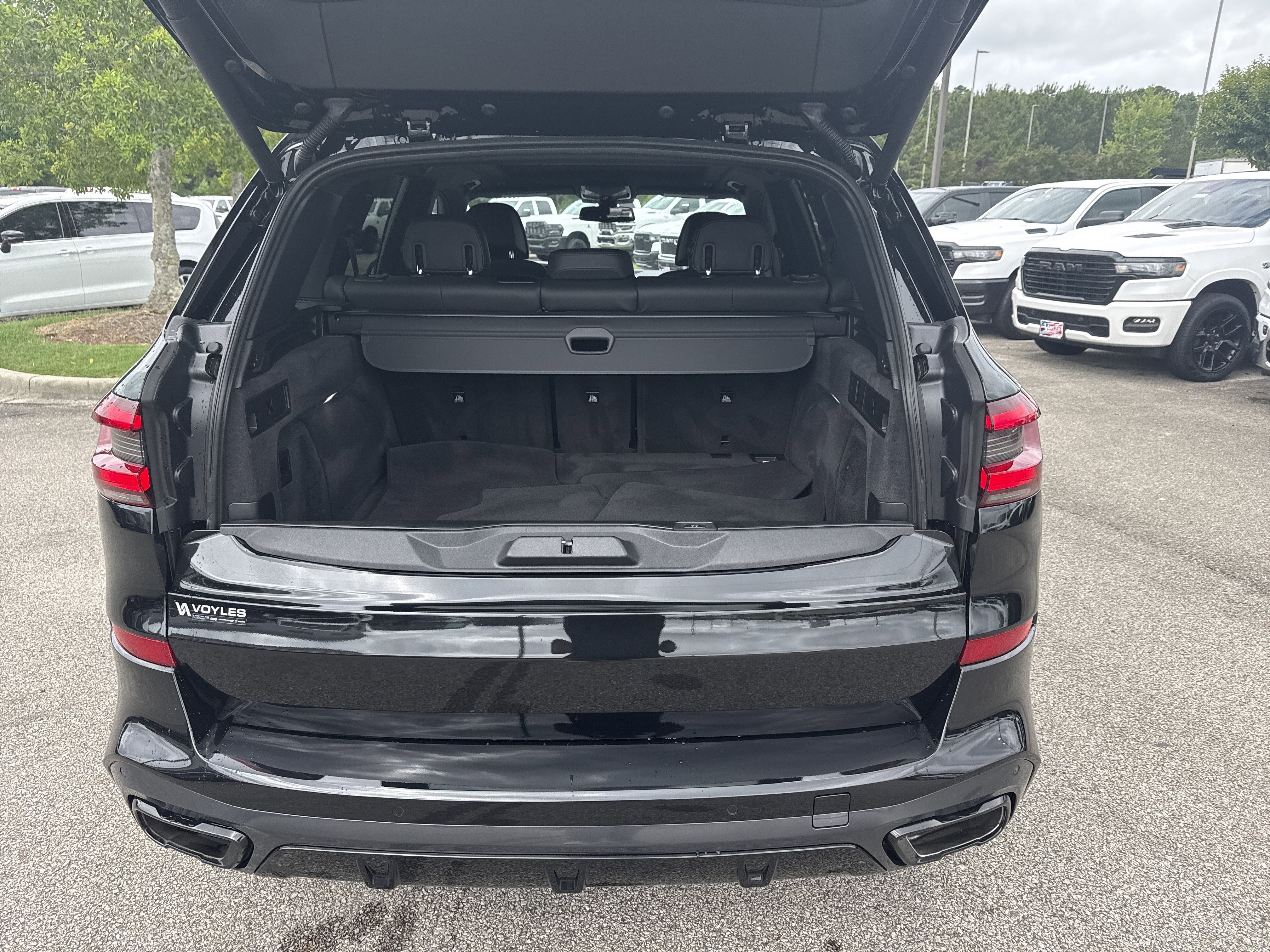Used 2023 Black Sapphire Metallic BMW M50i image 20