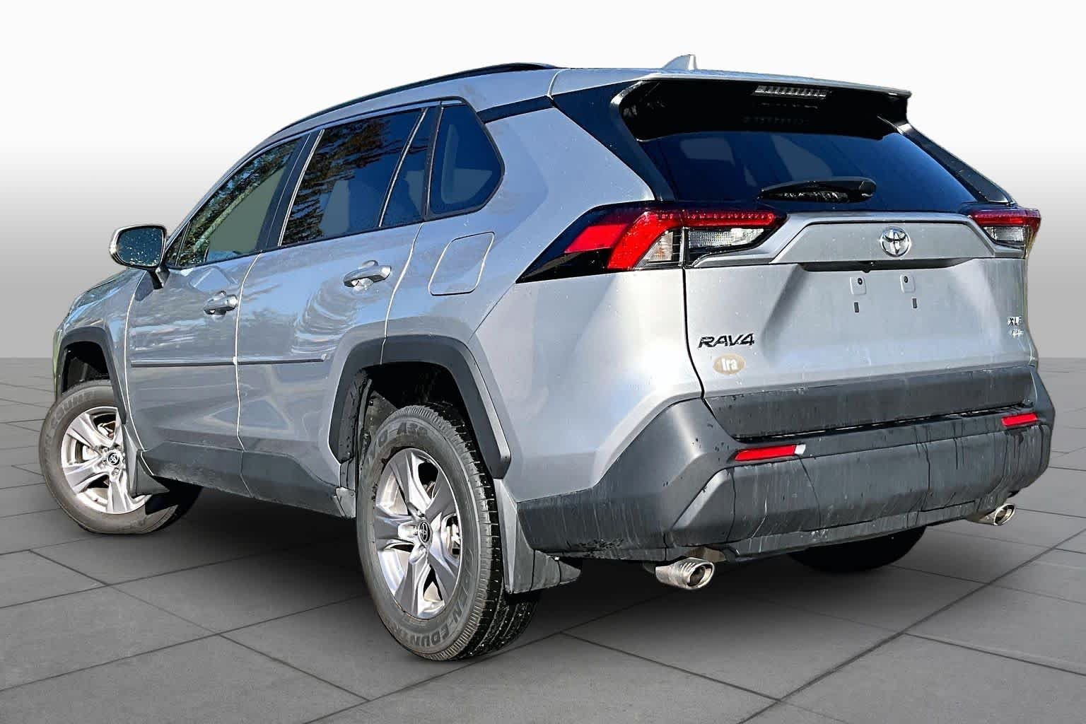 2025 Toyota RAV4 XLE - Photo 22