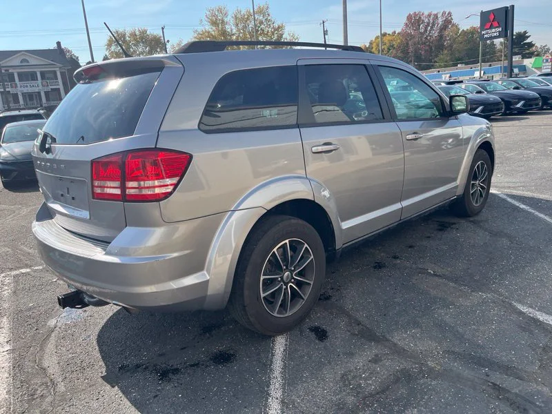 Used 2018 Silver Dodge SE image 5