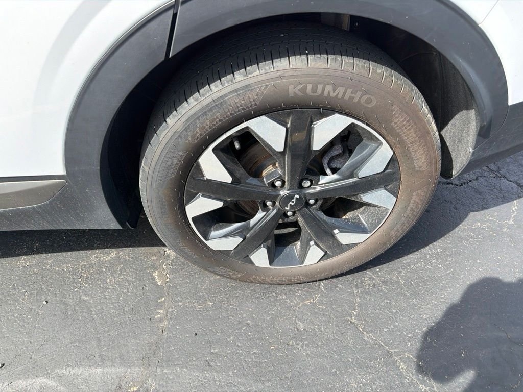 Used 2023 White Kia X-Line image 2
