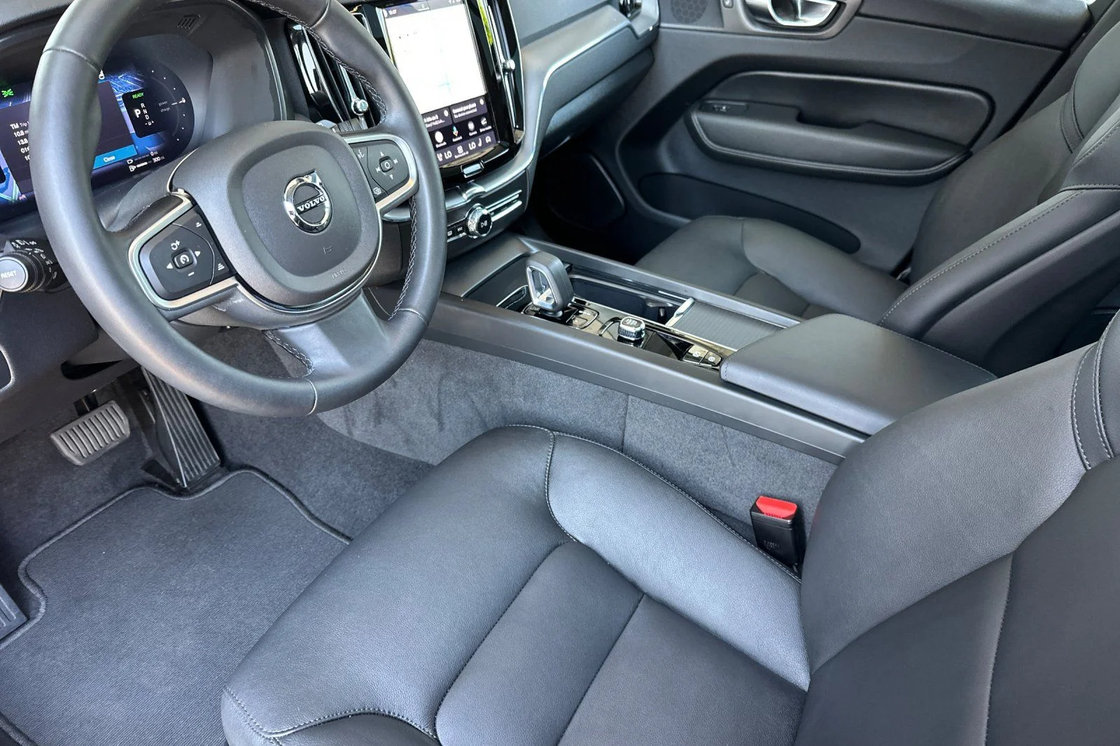 Used 2025  Volvo T8 Core image 9