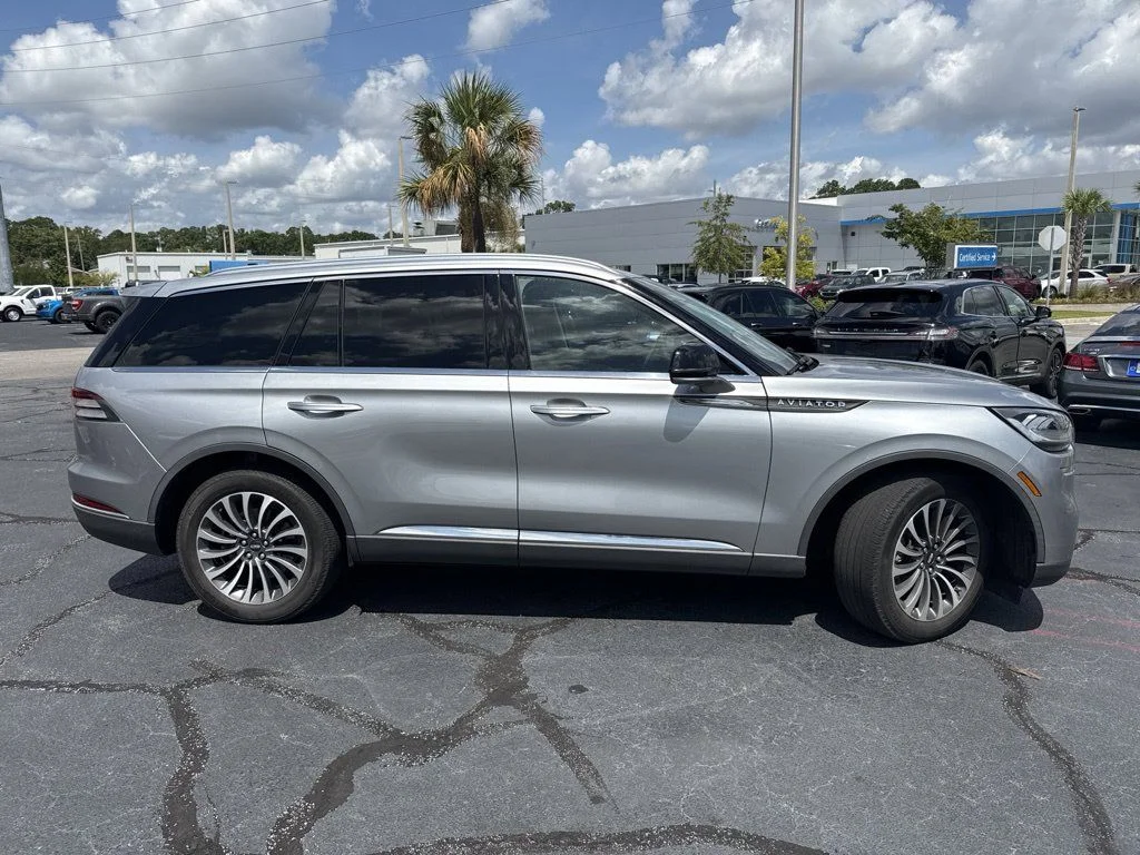 Used 2023 Radiance Metallic Lincoln Standard image 2