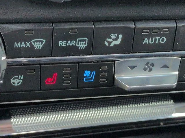 Used 2022 Blue Metallic Ford Lariat image 22