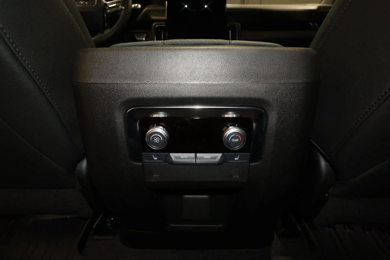 Used 2026 Titanium Rush Metallic GMC AT4 image 34