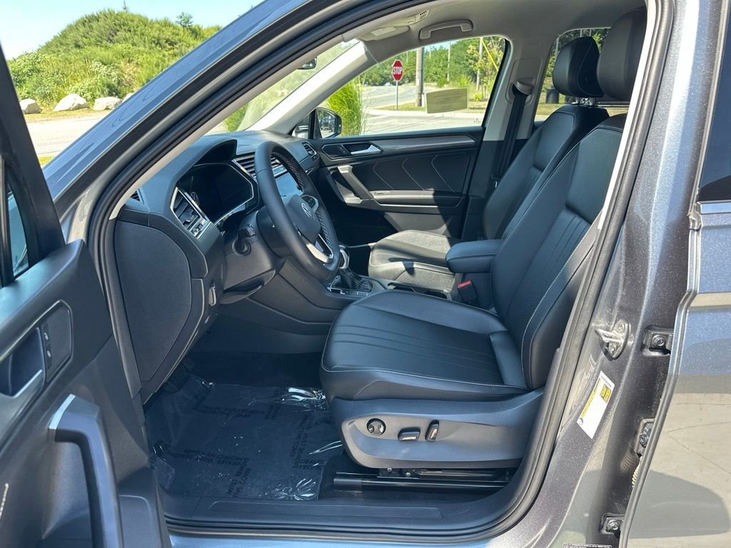 2023 Volkswagen Tiguan SE - Photo 12