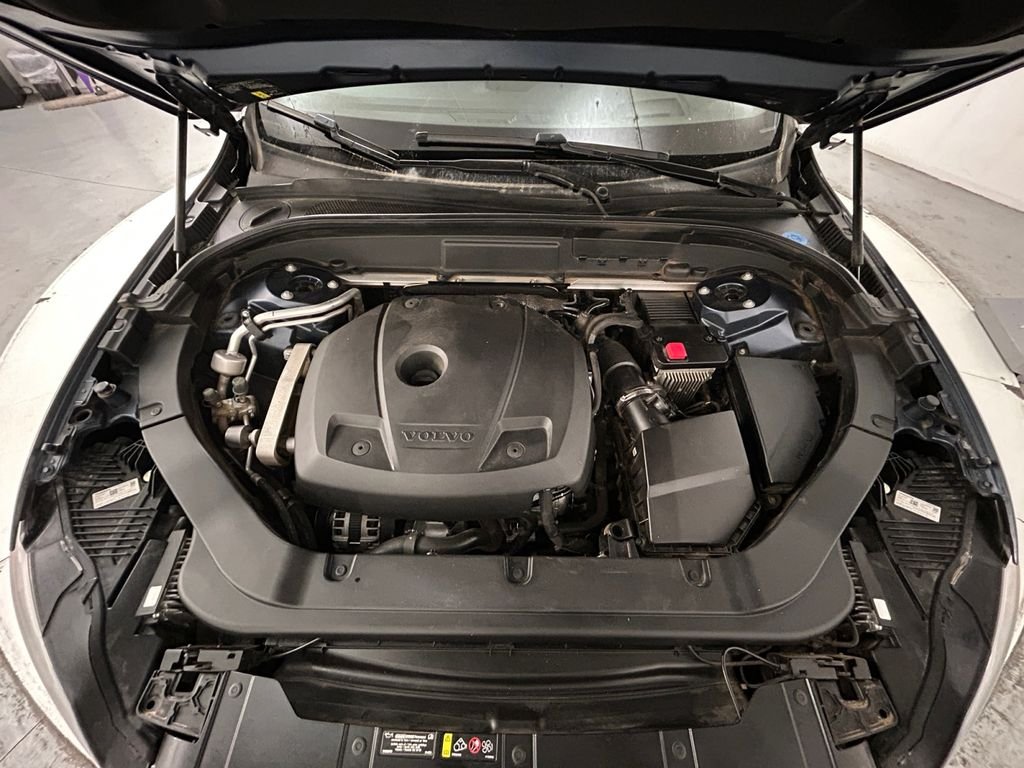 Used 2020 Blue Volvo T5 Momentum image 21