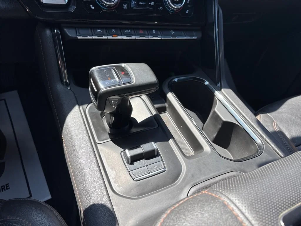 Used 2022 White GMC AT4 image 36