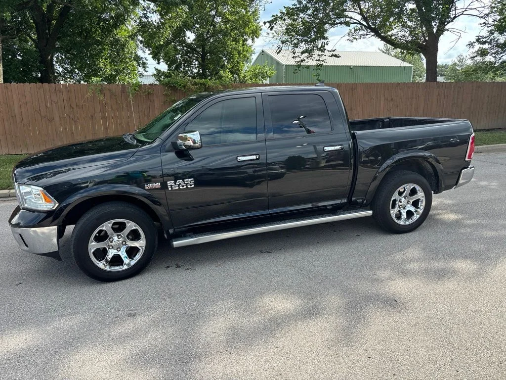 Used 2016 Brilliant Black Crystal Pearlcoat Ram Laramie image 2