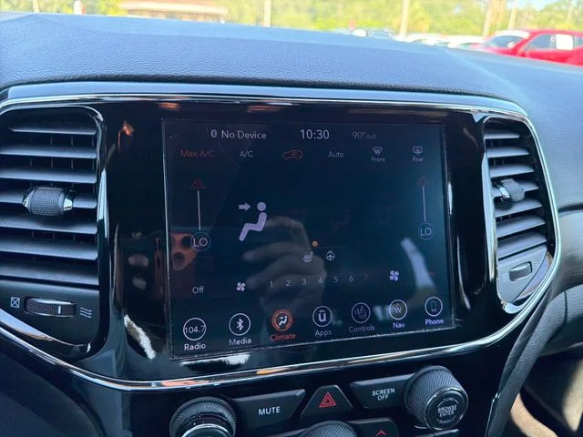 Used 2019 White Jeep Altitude image 23