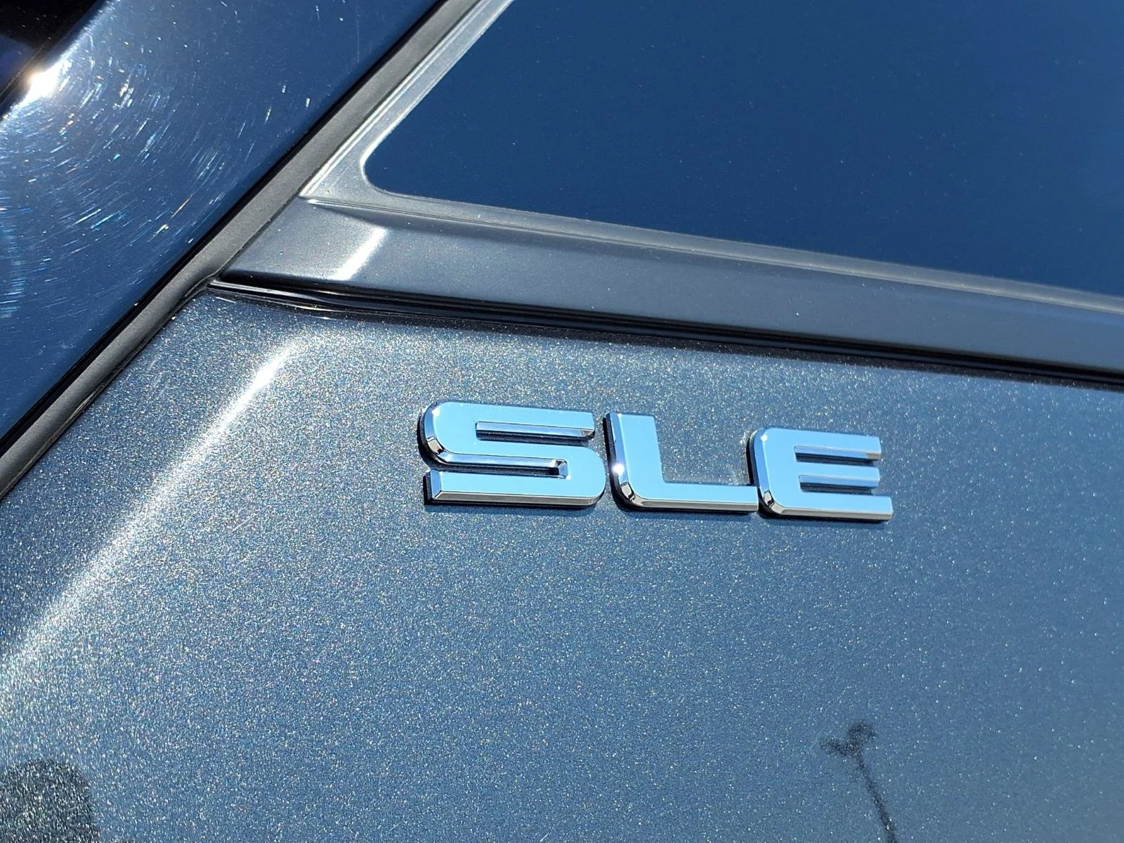 Used 2021 Graphite Gray Metallic GMC SLE image 28