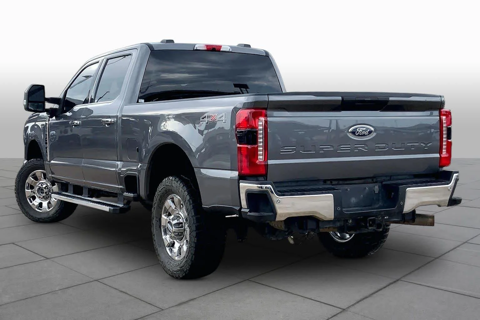 Used 2024 Carbonized Gray Metallic Ford LARIAT image 11