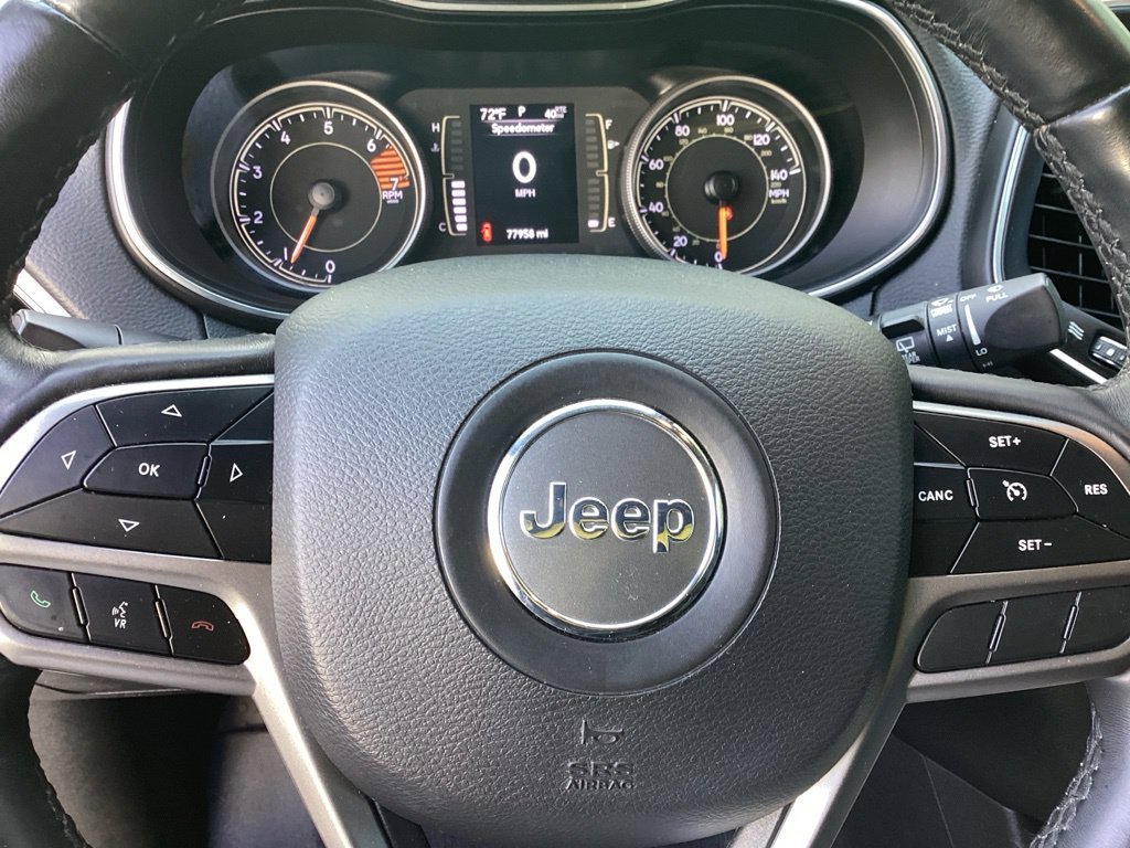 Used 2019 White Jeep Latitude Plus image 17