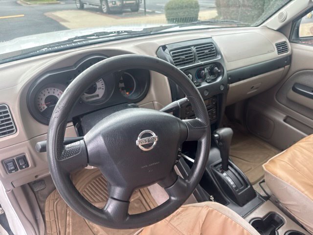 Used 2004 White Nissan XE image 14