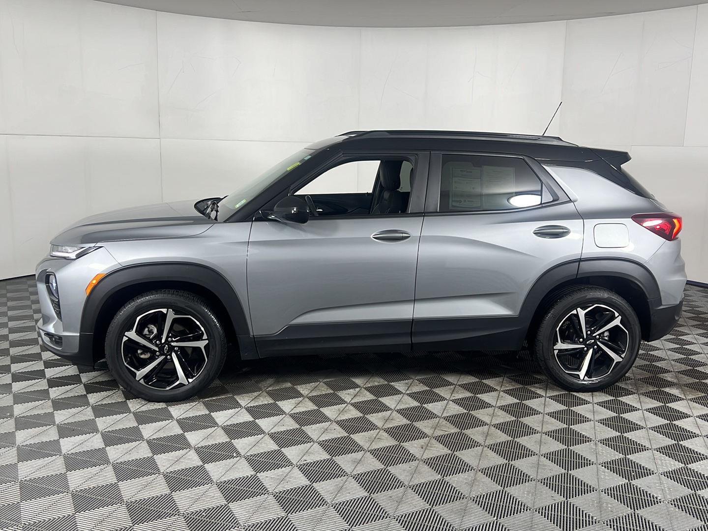 Used 2023 Sterling Gray Metallic Chevrolet RS image 9