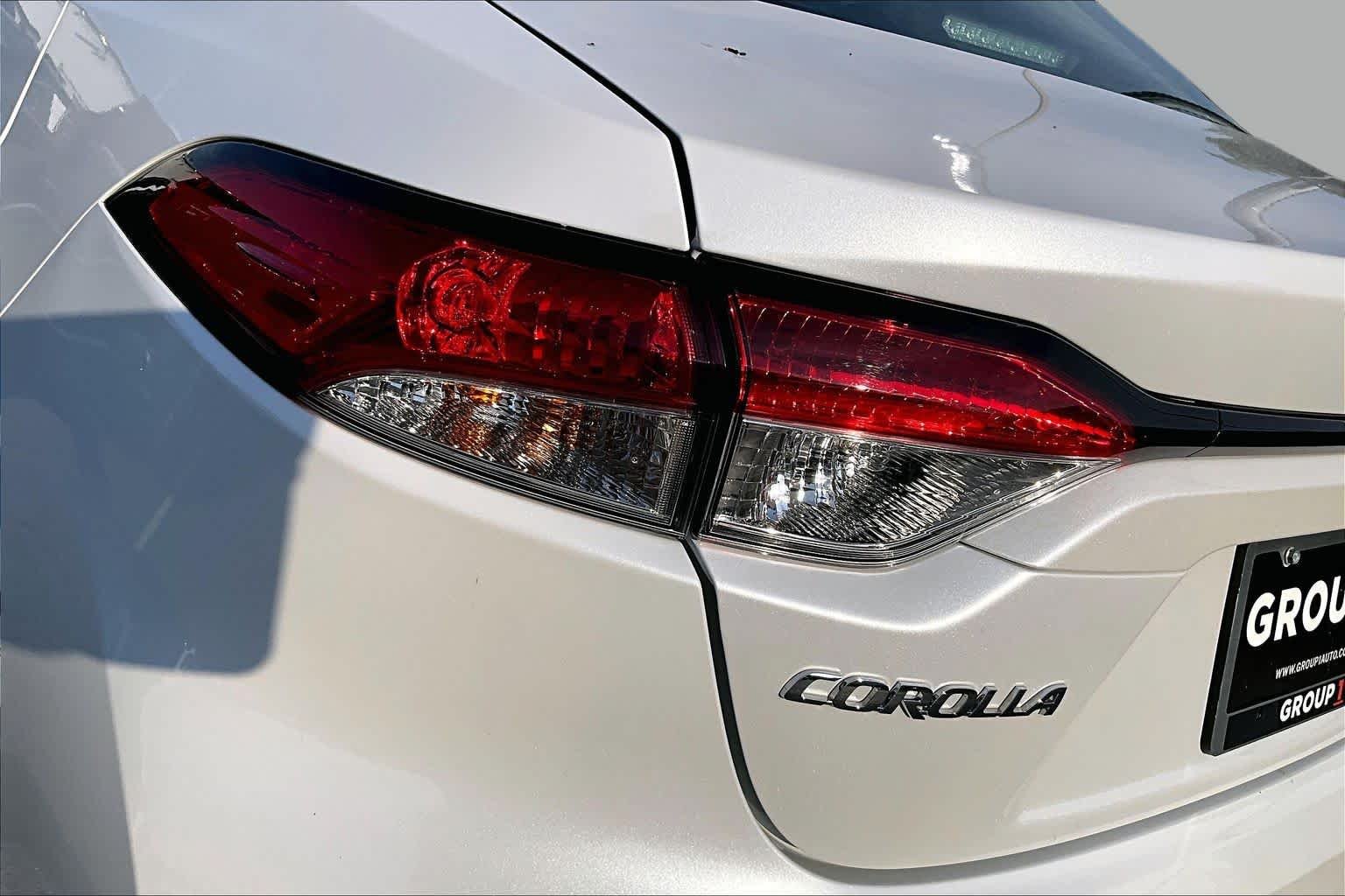 Used 2025 Wind Chill Pearl Toyota LE image 29