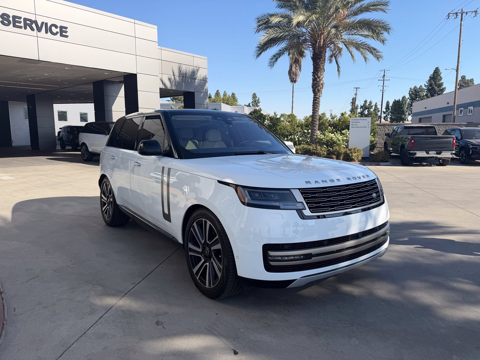 Certified Used 2023 White Land Rover SE image 3