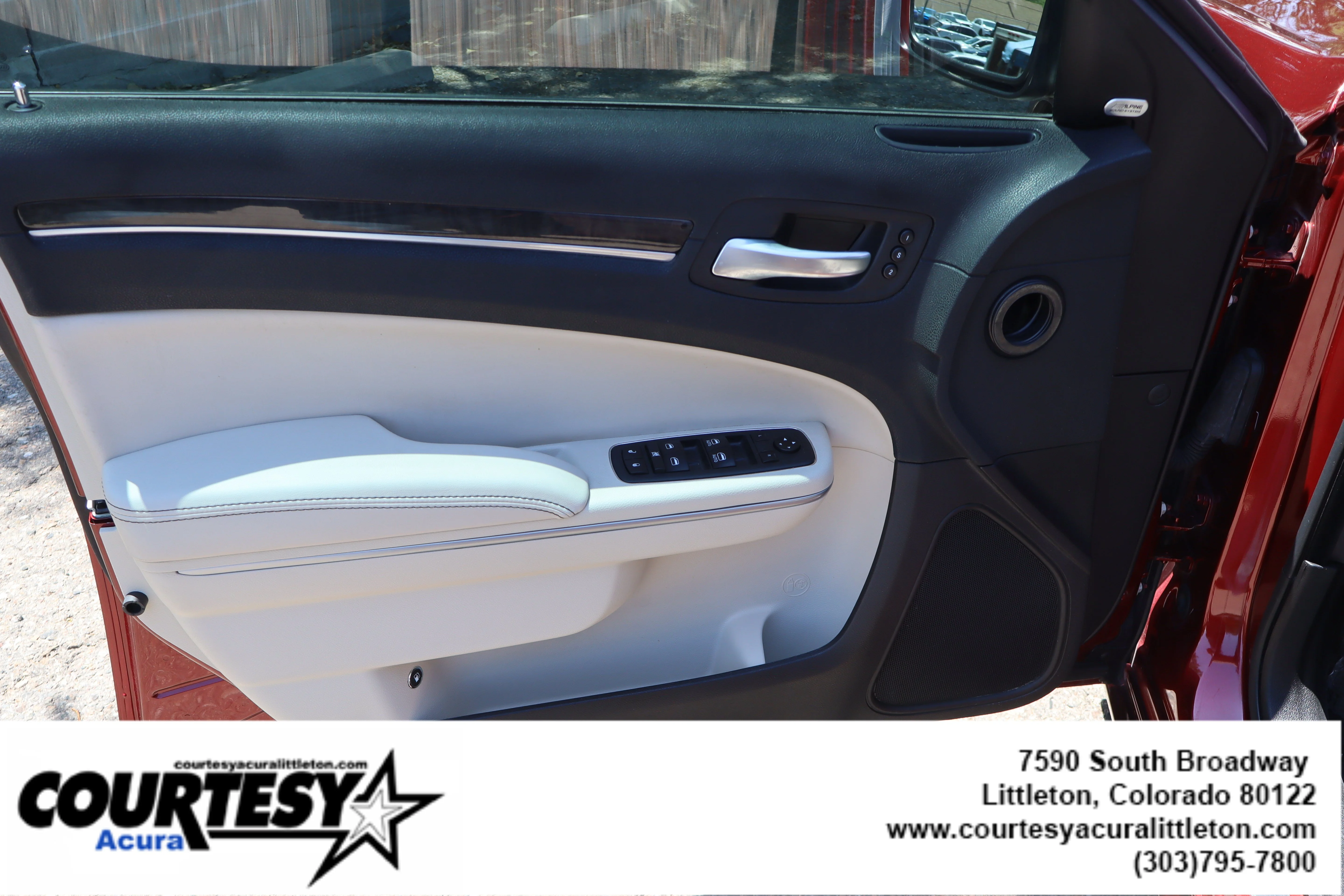 Used 2020 Velvet Red Pearlcoat Chrysler Limited image 22
