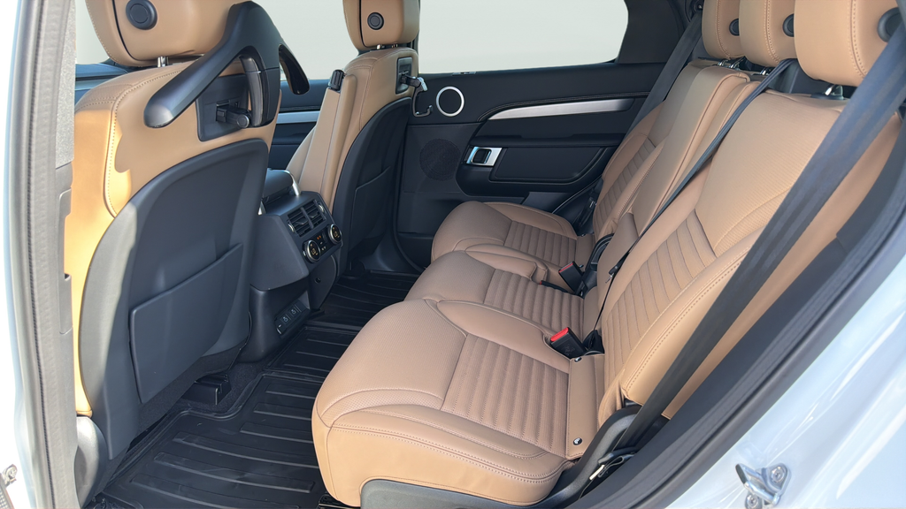 New 2026 Fuji White Land Rover Dynamic SE image 18