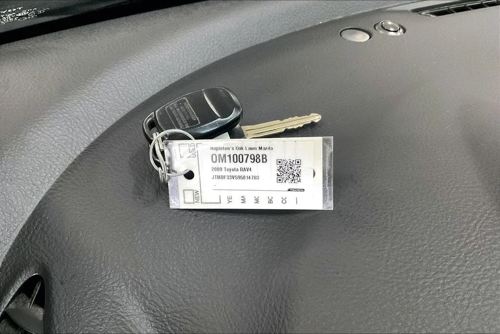 Used 2009 Green Toyota Base image 11
