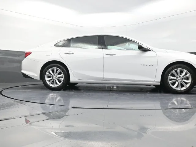 Used 2024 White Chevrolet LT image 38