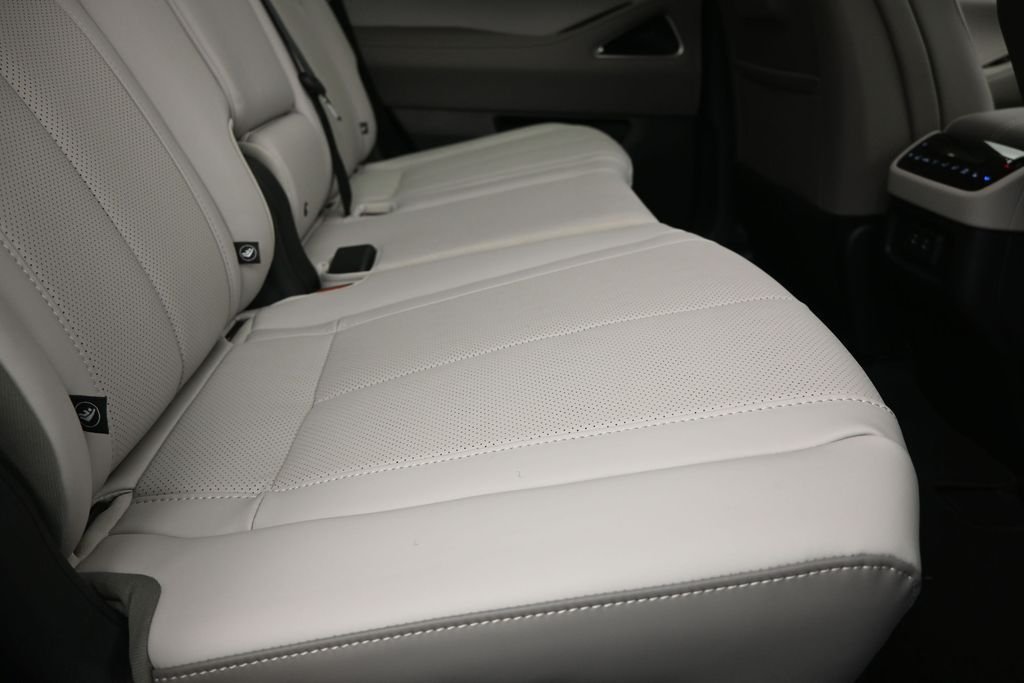 New 2027 RADIANT WHITE INFINITI Luxe FWD image 23