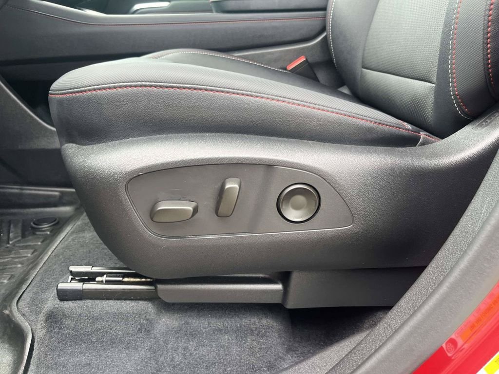 Used 2024 Red Chevrolet Z71 image 16